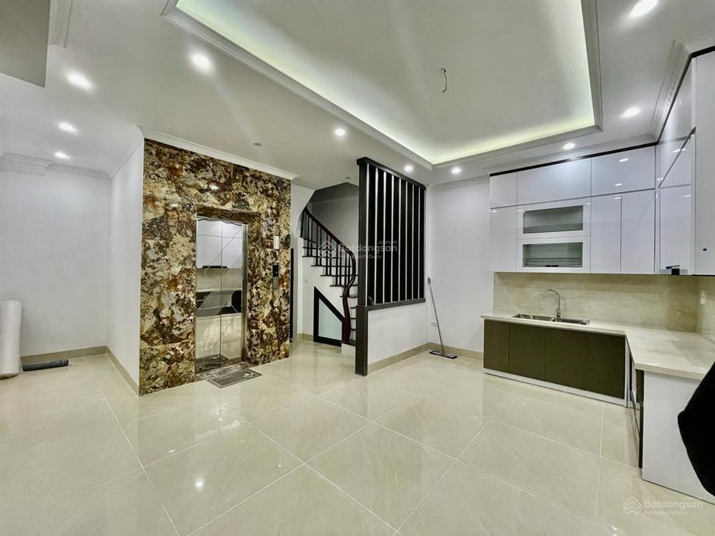 Trần duy hưngcầu giấydt 55m x6tthang máynhỉnh 13tỷcách ô tô 10m nhà đẹp xây mới long lanh