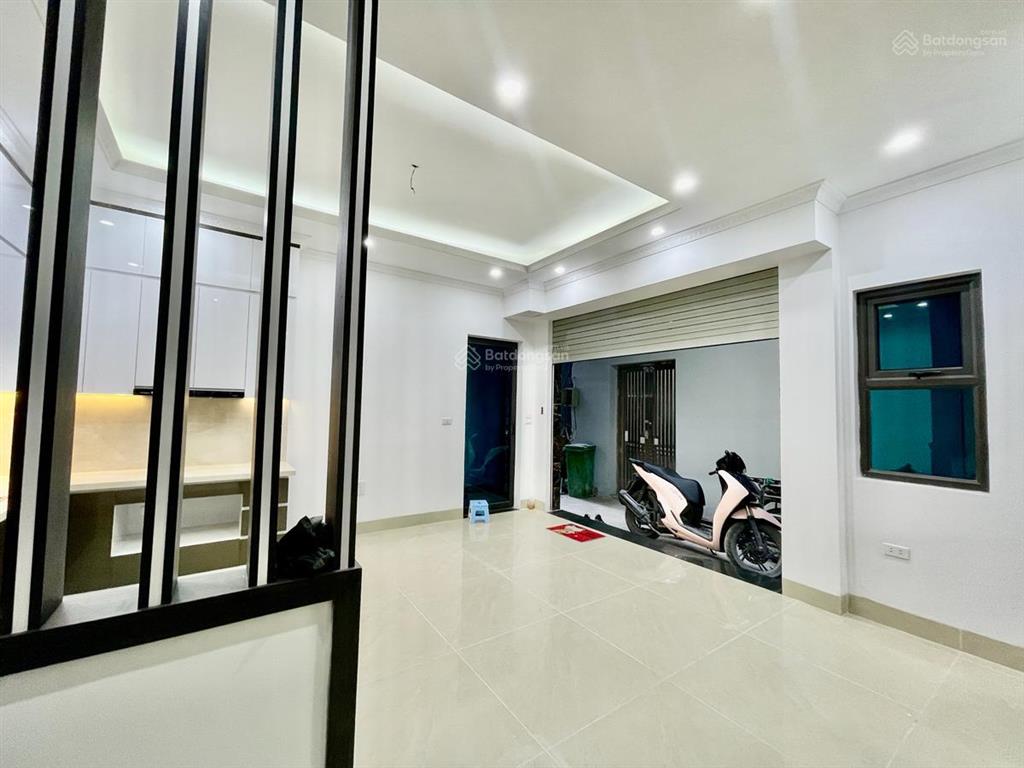 Trần duy hưngcầu giấydt 55m x6tthang máynhỉnh 13tỷcách ô tô 10m nhà đẹp xây mới long lanh