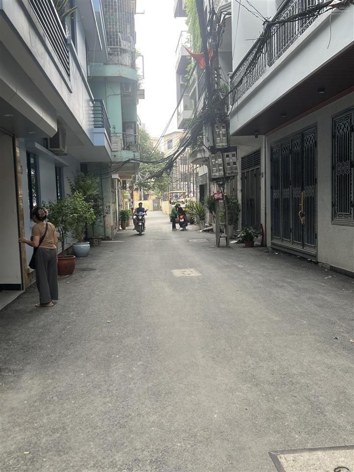 Đường láng ô tô vào nhà dt 36m nhỉnh 10 tỷ phân lô ô tô nhà đẹp ở ngay kinh doanh cực gần phố