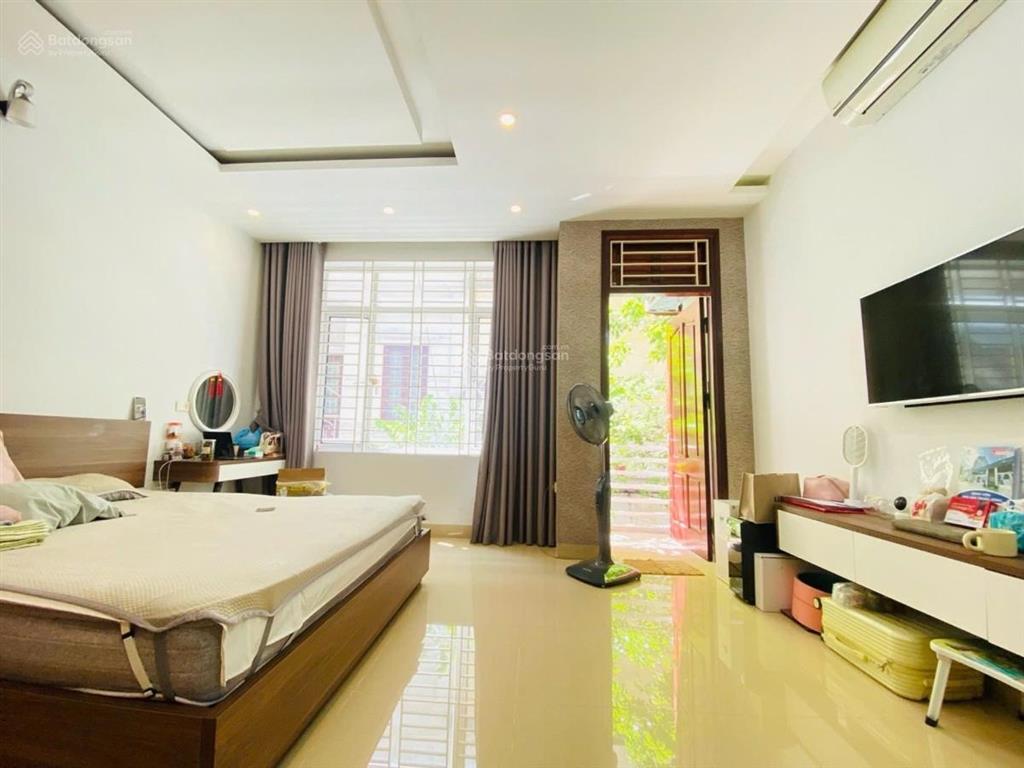 Vương thừa vũô tô đỗ cửadt 45m x5tnhỉnh 15 tỷ cách 1 nhà ra phốngõ thông kinh doanh  nhà đẹp