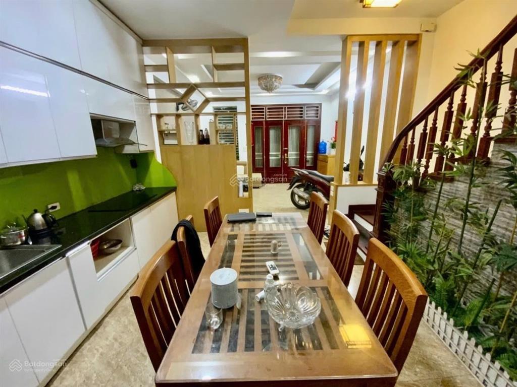 Vương thừa vũô tô đỗ cửadt 45m x5tnhỉnh 15 tỷ cách 1 nhà ra phốngõ thông kinh doanh  nhà đẹp