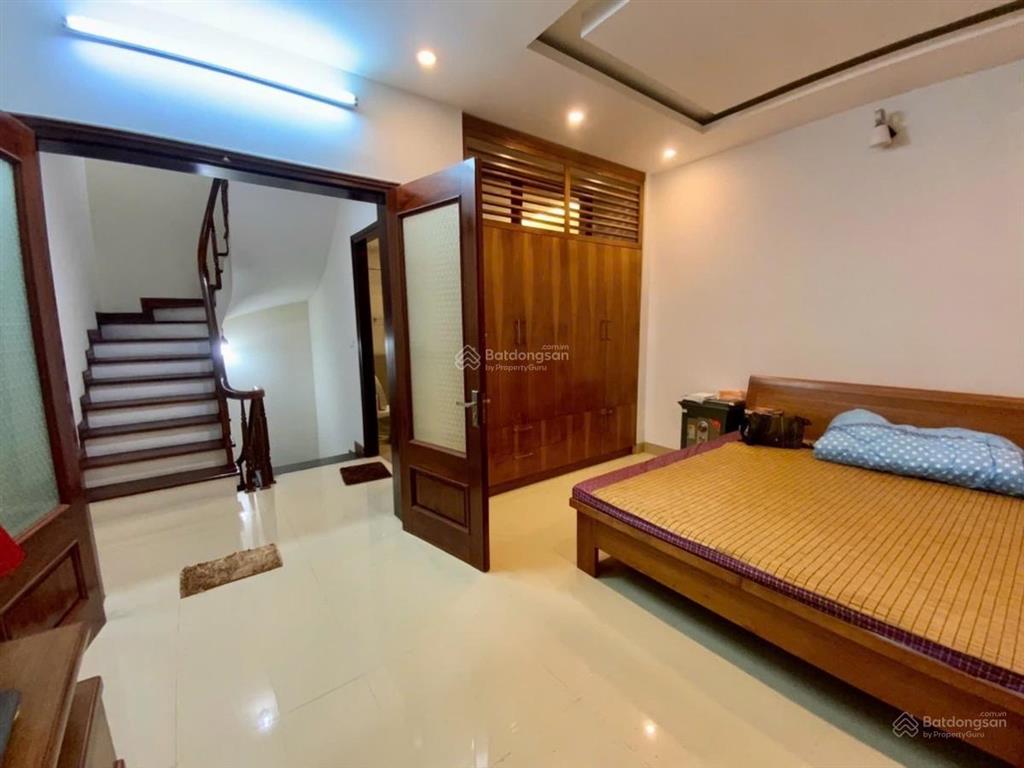 Vương thừa vũô tô đỗ cửadt 45m x5tnhỉnh 15 tỷ cách 1 nhà ra phốngõ thông kinh doanh  nhà đẹp