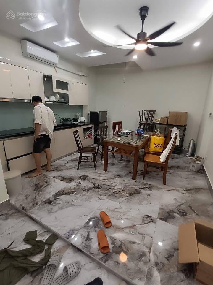 Giảm sốc  trường chinh  dt 55m2x5t  nhỉnh 13 tỷ  ngõ thông  nhà đẹp  gần phố  tặng nội thất