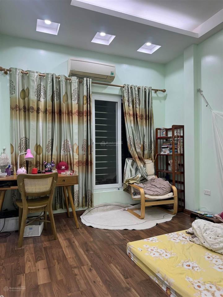 Cực hiếmphố quan nhândt 38m2 x5tnhỉnh 8 tỷnhà đẹpdân xâytặng nội thấtngõ 3 gáccực gần phố