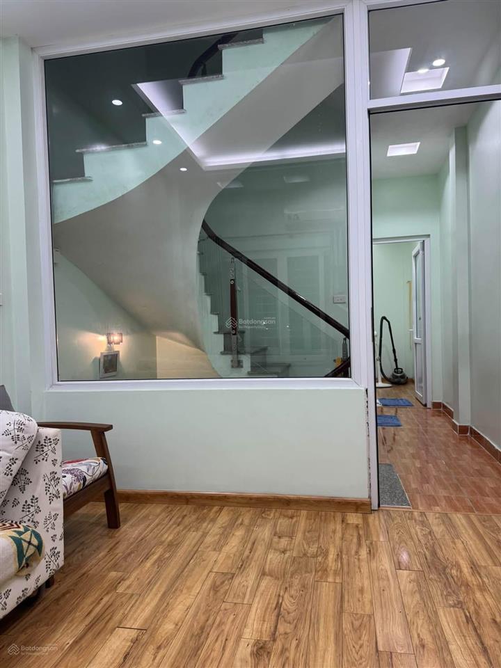 Cực hiếmphố hoàng ngân dt 38m x5tnhỉnh 8 tỷnhà đẹpdân xâytặng nội thấtngõ 3 gáccực gần phố