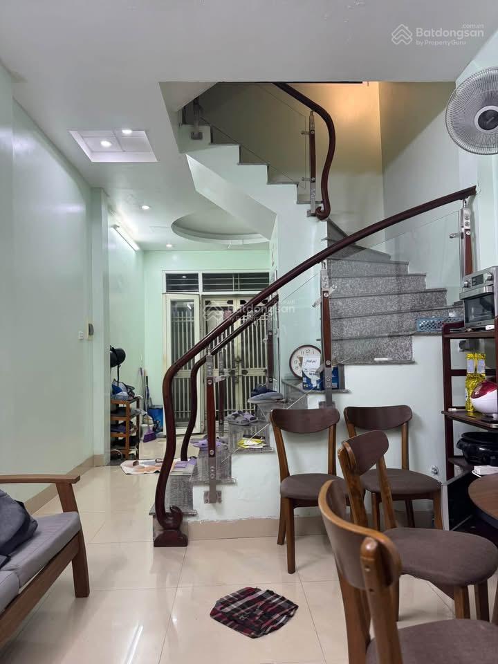 Cực hiếmphố hoàng ngân dt 38m x5tnhỉnh 8 tỷnhà đẹpdân xâytặng nội thấtngõ 3 gáccực gần phố