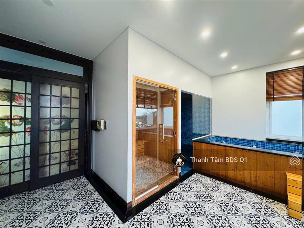 Bán biệt thự hồ bơi thảo điền 534 m², ngang 15m, 4 tầng, 3pn, thang máy, 120tỷ