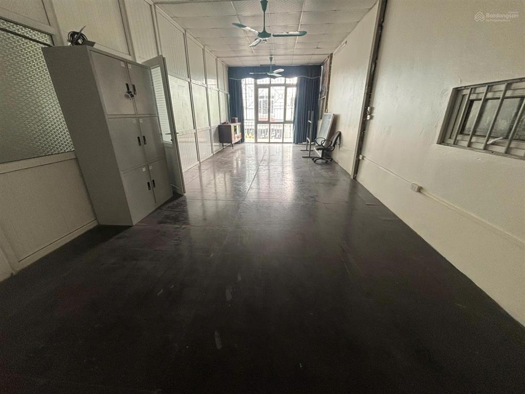 Căn nhà hiếm, vừa ở vừa kinh doanh, đường lớn, xe tải ra vào, chốt nhanh kẻo mất