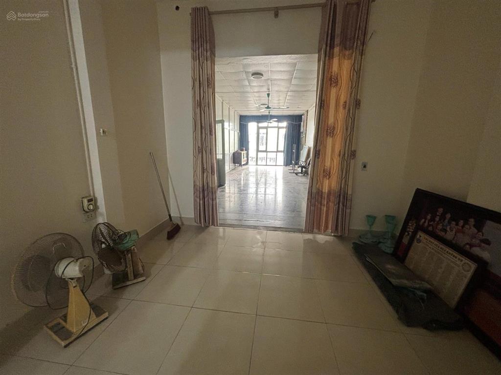 Căn nhà hiếm, vừa ở vừa kinh doanh, đường lớn, xe tải ra vào, chốt nhanh kẻo mất