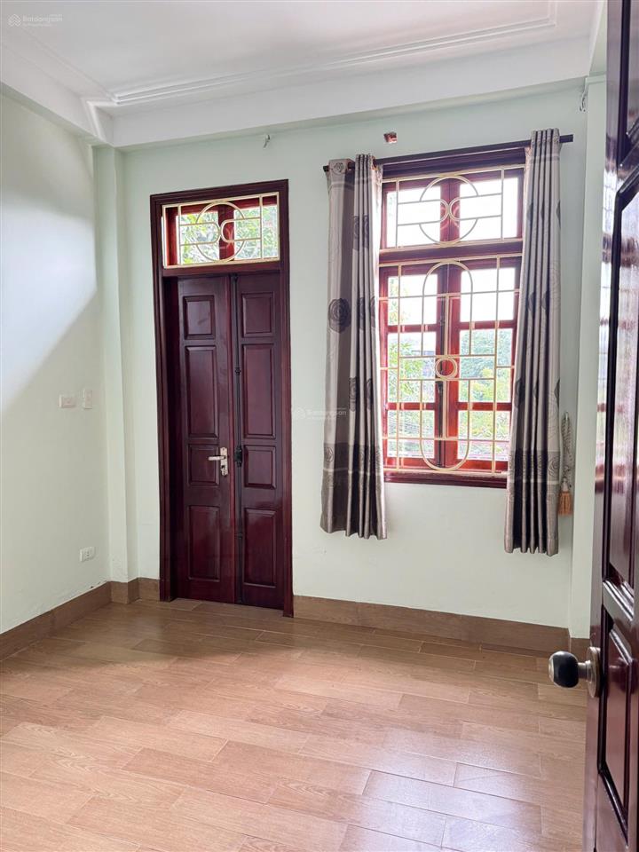 Cho thuê nhà phú viên bồ đề, long biên, 4 tầng có sân đậu oto, khu dân cư yên tĩnh, an ninh tốt