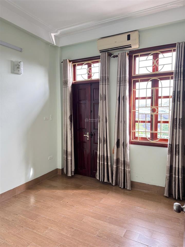 Cho thuê nhà phú viên bồ đề, long biên, 4 tầng có sân đậu oto, khu dân cư yên tĩnh, an ninh tốt