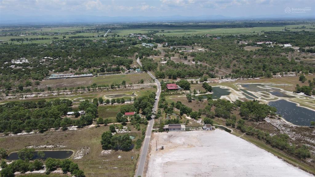 Hơn 4 tỷ đất rộng 4300m2 mặt đường đh43 chạy thẳng bãi tắm triệu cơ, cảng mỹ thủy