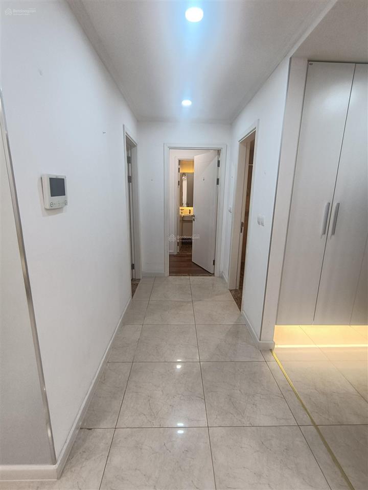 Giá 18triệu/tháng căn hộ view hồ tại d'capitale diện tích 75m2, 2n2vs