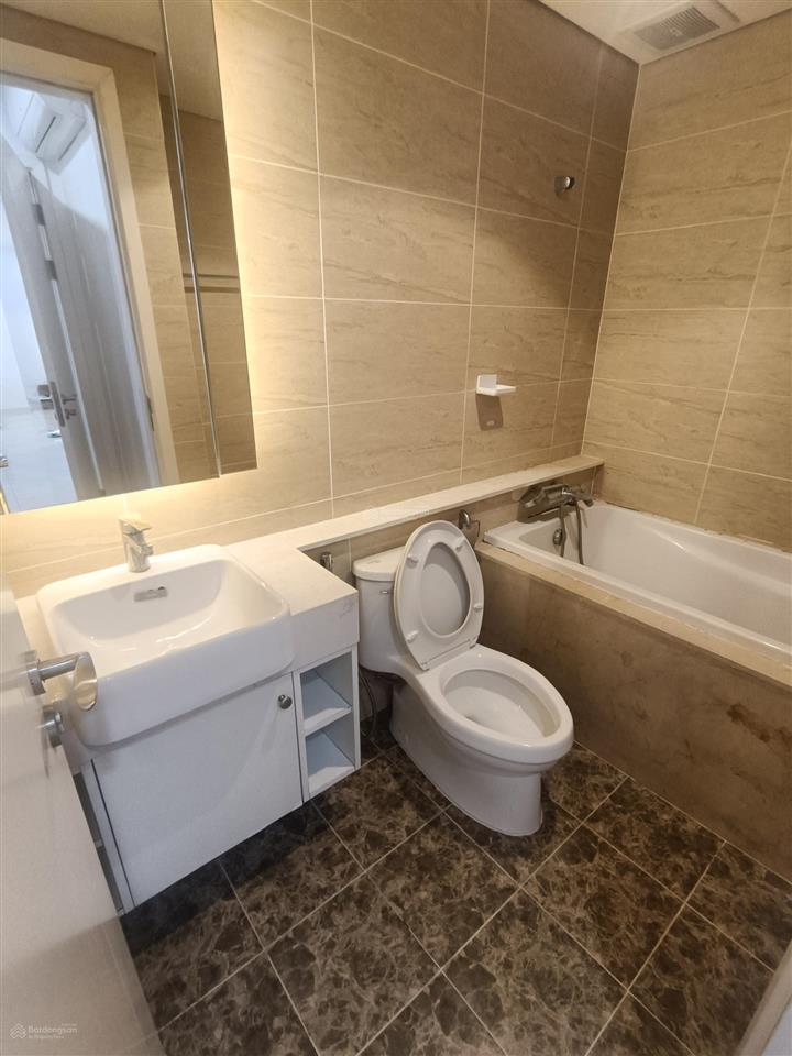 Giá 18triệu/tháng căn hộ view hồ tại d'capitale diện tích 75m2, 2n2vs