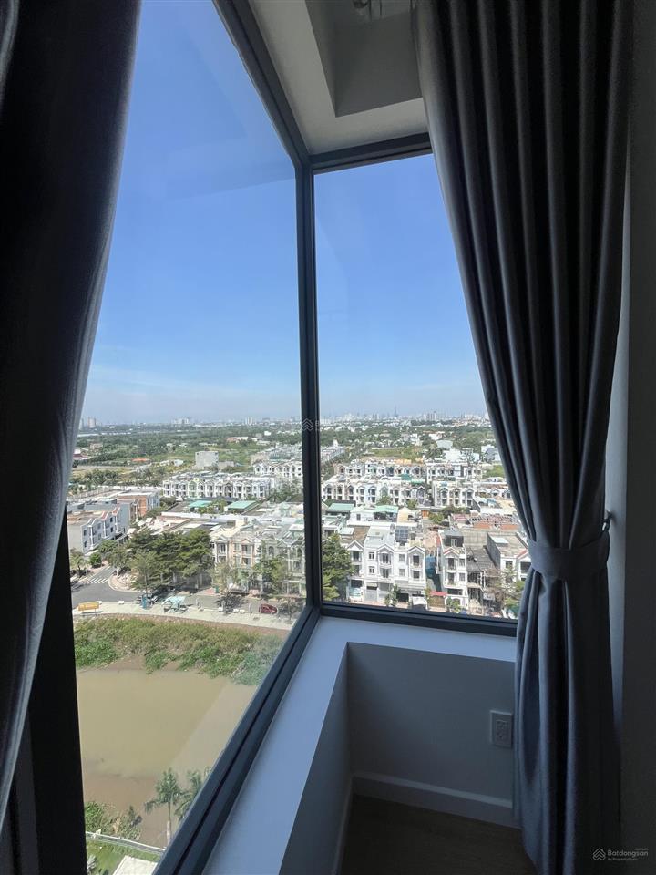 Chủ nhà dễ tính cần cho thuê mt 3pn, 3wc, 99.9m2, 8tr/tháng, máy lạnh, rèm, máy nước nóng, view q1