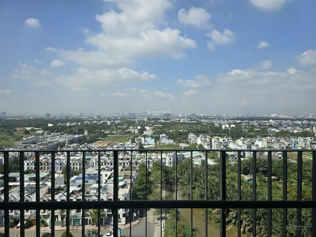 Chủ nhà dễ tính cần cho thuê mt 3pn, 3wc, 99.9m2, 8tr/tháng, máy lạnh, rèm, máy nước nóng, view q1