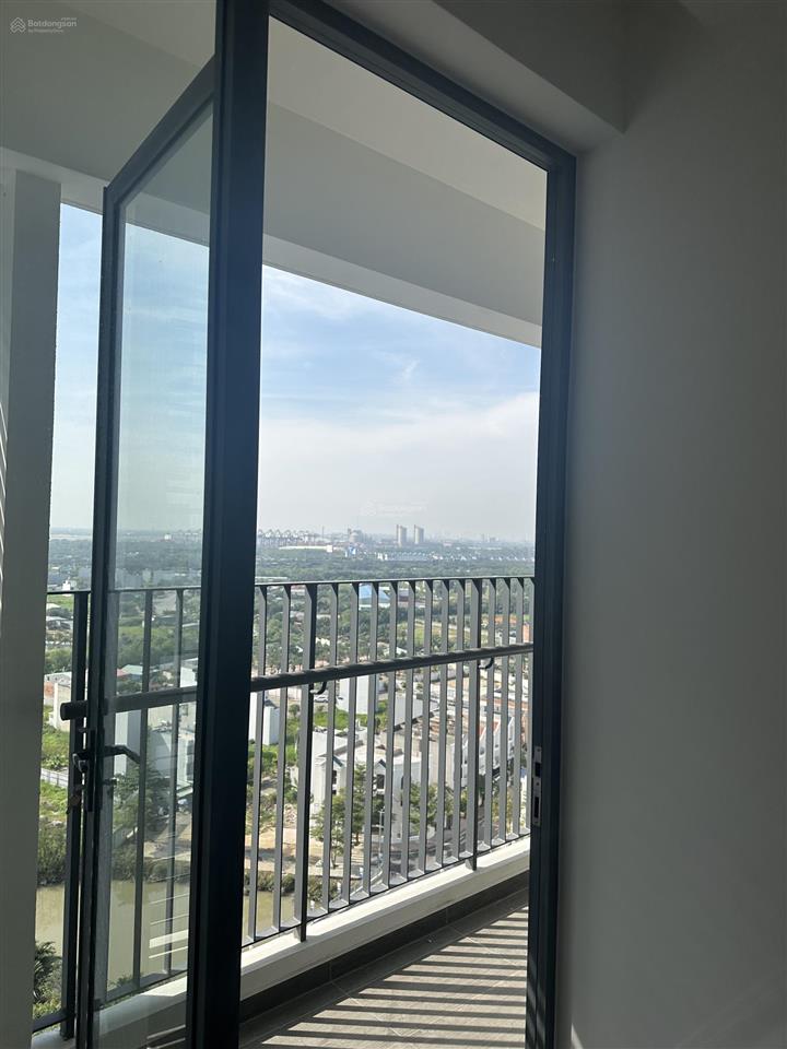 Lỗ hổng kinh tế mt eastmark. 65m2 1pn+1 giá 2tỷ 950 thuế phí, view hồ bơi nội khu, tầng đẹp