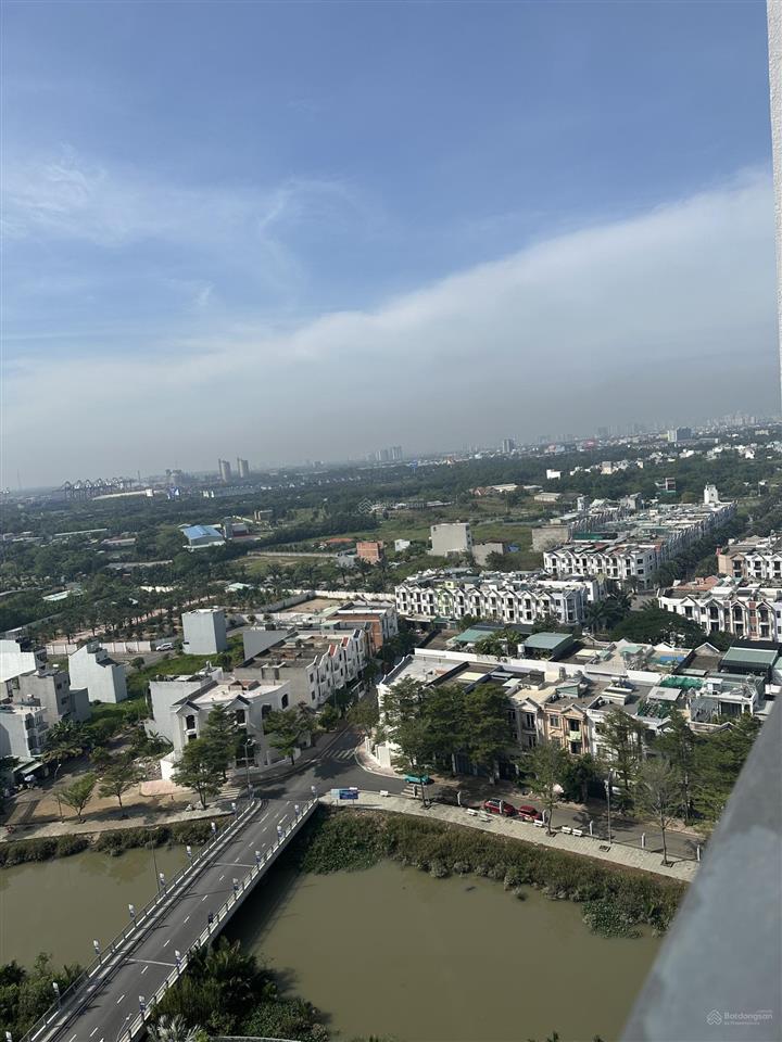 Lỗ hổng kinh tế mt eastmark. 65m2 1pn+1 giá 2tỷ 950 thuế phí, view hồ bơi nội khu, tầng đẹp