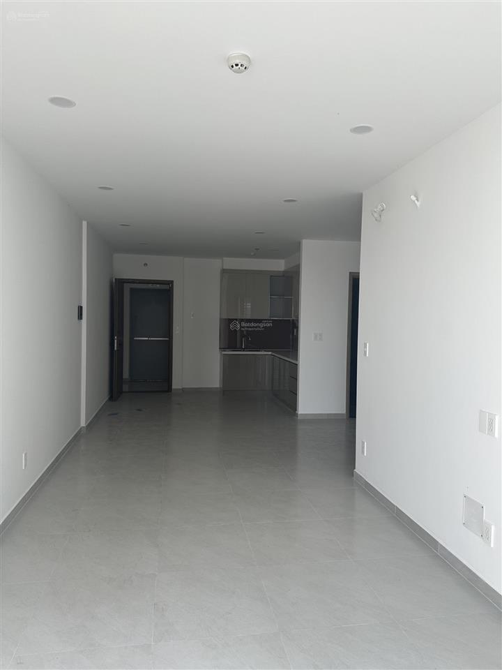 Lỗ hổng kinh tế mt eastmark. 65m2 1pn+1 giá 2tỷ 950 thuế phí, view hồ bơi nội khu, tầng đẹp