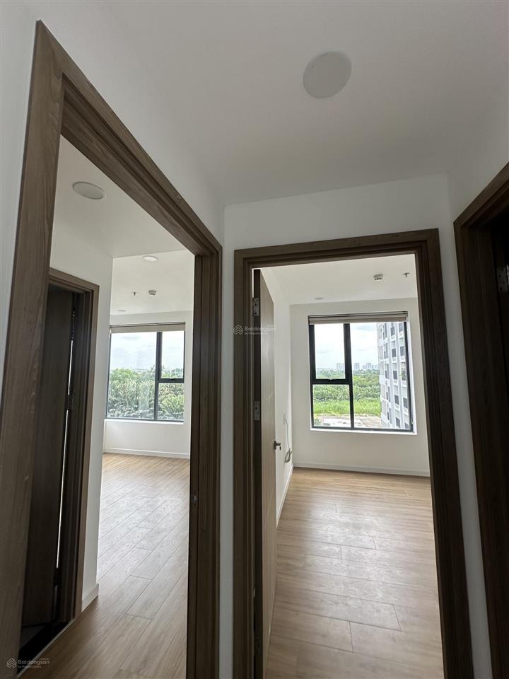 Giảm 1 tỷ về giá 4.5 tỷ (thuế phí) cho căn mt 3pn 3wc 95.8m2 view trực diện hồ bơi. sổ hồng sẵn