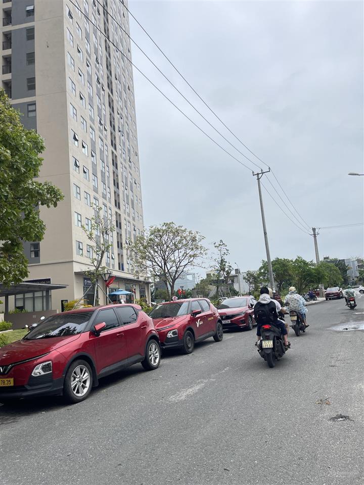 Sập hầm lô góc view trực diện chung cư chỉ hơn 10 tỷ dt lớn