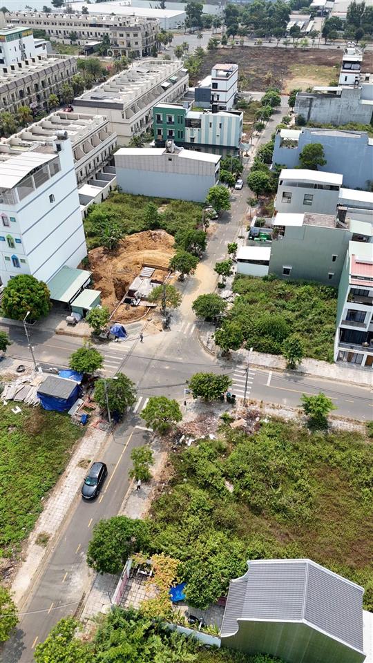 Trung lập 18 diện tích lớn 125m2 trục đi ra chung cư ecolife