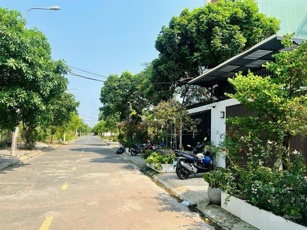 Trung lập 18 diện tích lớn 125m2 trục đi ra chung cư ecolife