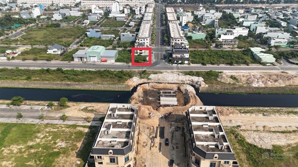 Cho thuê lô góc biệt thự 416m2 góc 2 đường 15m view sông & view cầu đang thi công