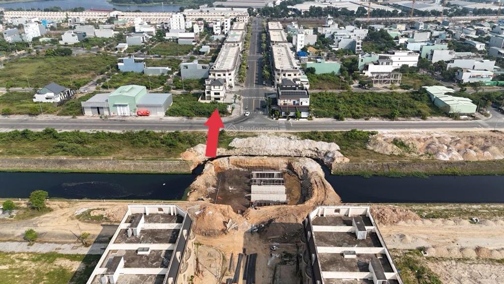 Cho thuê lô góc biệt thự 416m2 góc 2 đường 15m view sông & view cầu đang thi công