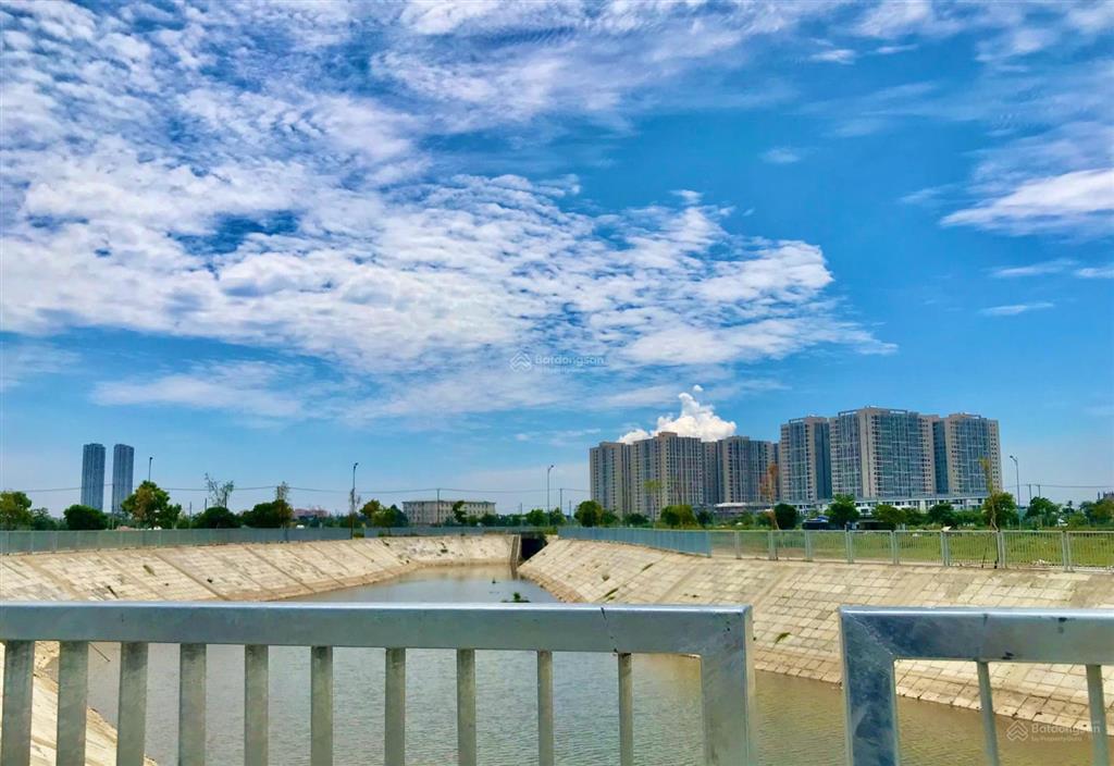 Lô vip kđt dragon 2 mặt tiền trước sau, view hồ điều hòa  dt lớn 142m2 ngang 7,5m