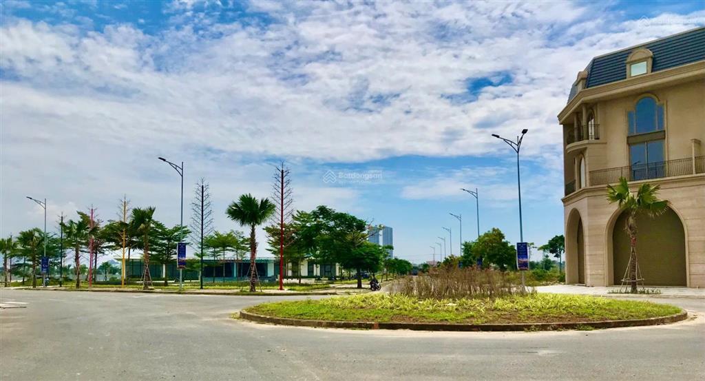 Lô vip kđt dragon 2 mặt tiền trước sau, view hồ điều hòa  dt lớn 142m2 ngang 7,5m
