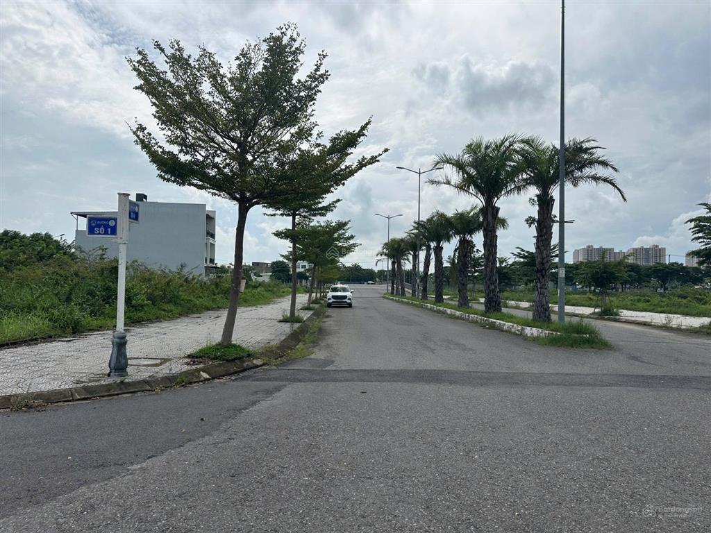 Lô đất đẹp ngay cổng vào kđt ecocharm ngang 6m dt 120m2 giá sập