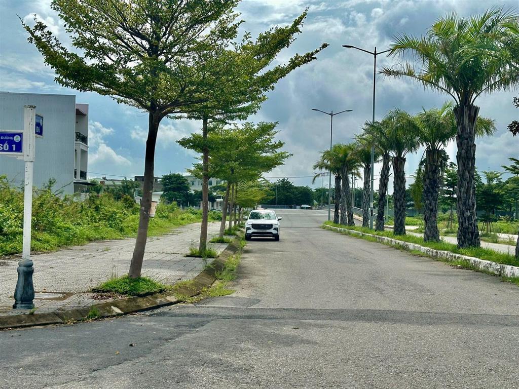 Lô đất đẹp ngay cổng vào kđt ecocharm ngang 6m dt 120m2 giá sập
