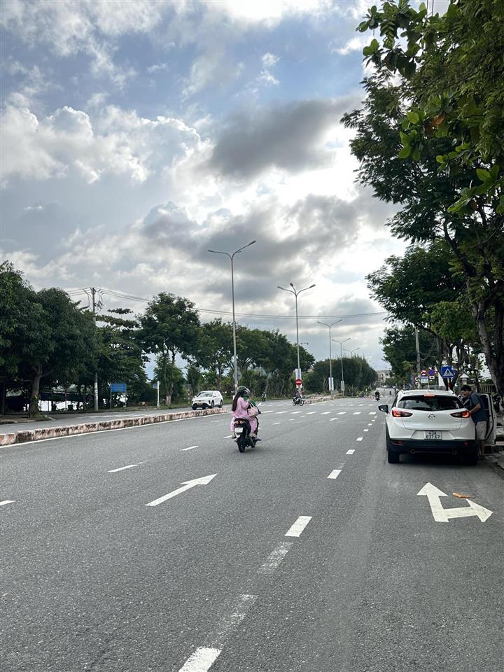 3 lô liền kề 570m2 ngang 21m mặt tiền 33m mê linh view hồ bàu tràm