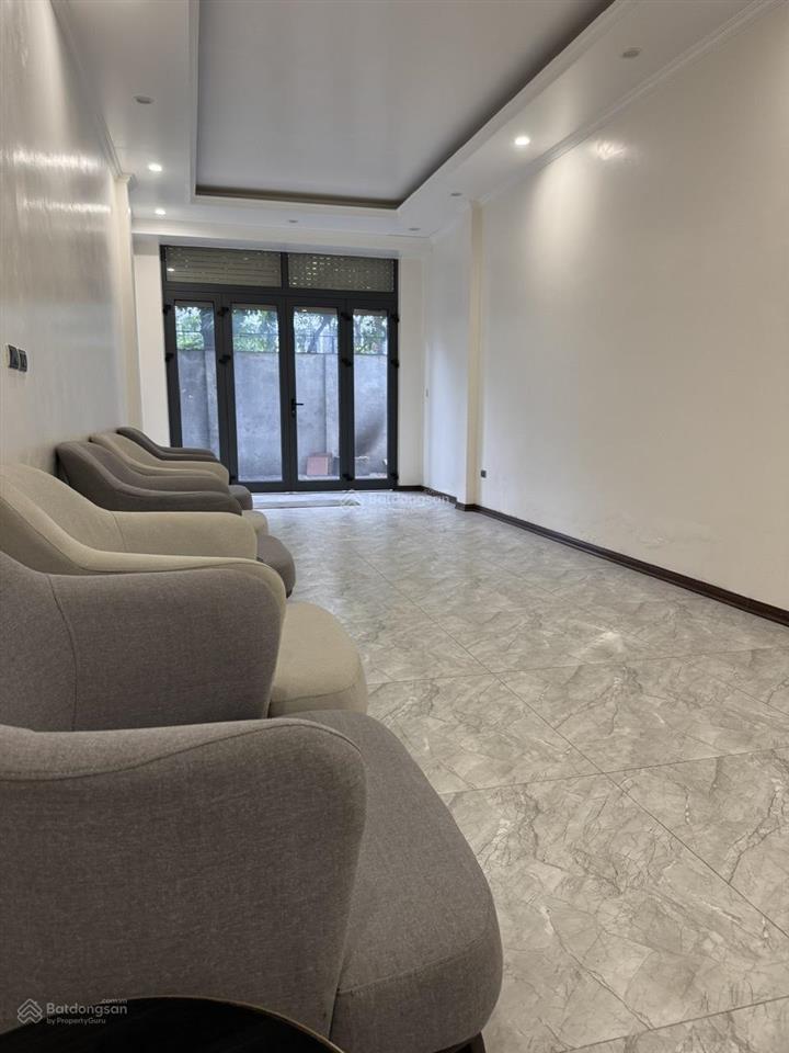 Cho thuê nhà 5 tầng 1 tum tại 71 lê đại hành, hà nội