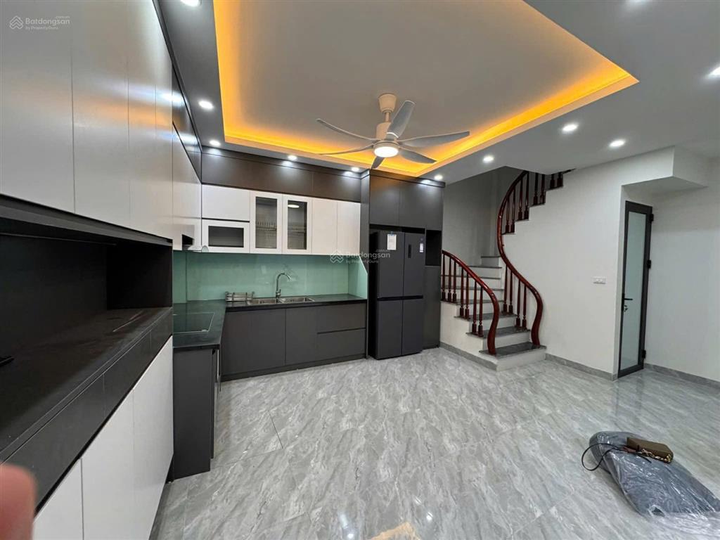 Cho thuê nhà nguyên căn 6 tầng bát khối  long biên  full nội thất  16tr/1 tháng