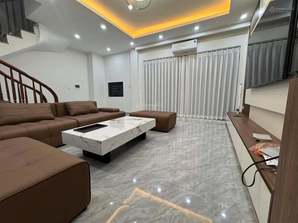 Cho thuê nhà nguyên căn 6 tầng bát khối  long biên  full nội thất  16tr/1 tháng
