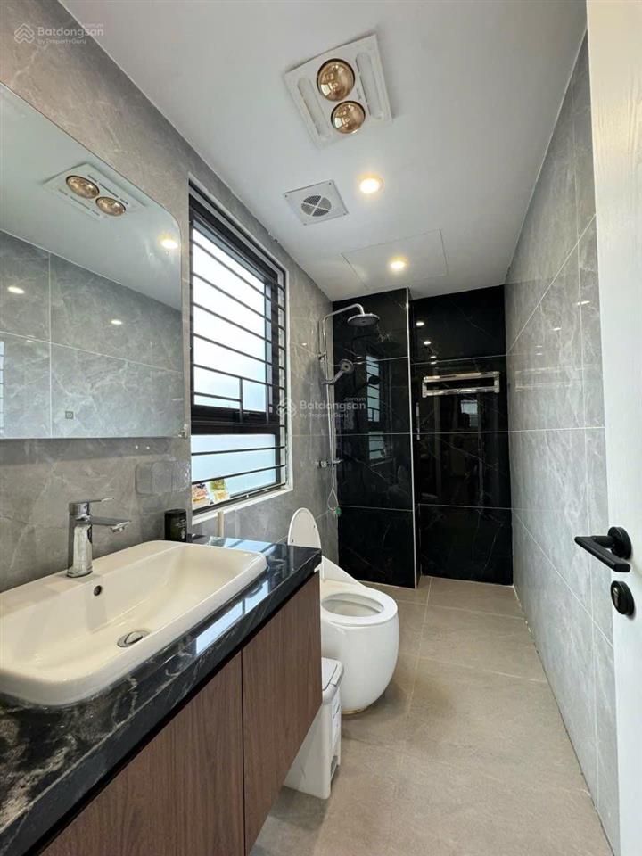 Cho thuê nhà ngọc lâm , nhà mới 50m* 7 tầng thang máy, full đồ cao cấp , view mipec.giá 23tr