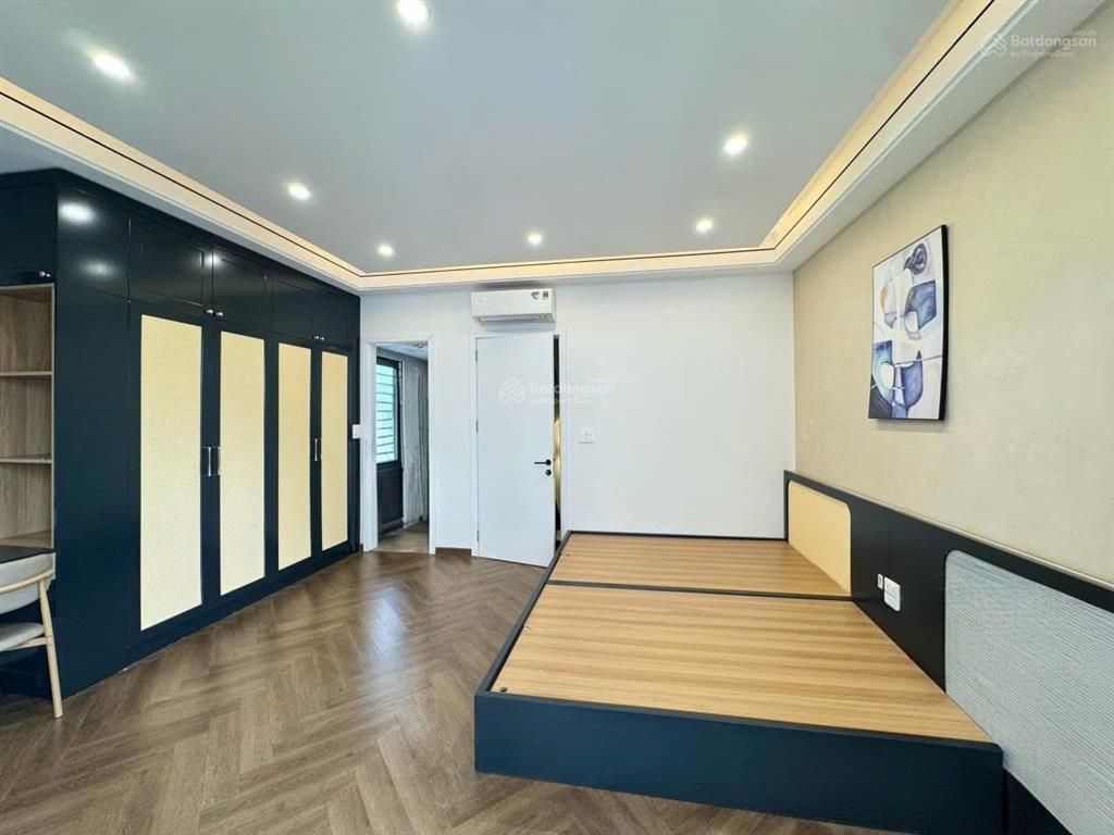Cho thuê nhà ngọc lâm , nhà mới 50m* 7 tầng thang máy, full đồ cao cấp , view mipec.giá 23tr