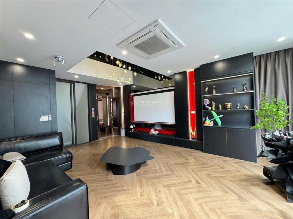 Cho thuê nhà ngọc lâm , nhà mới 50m* 7 tầng thang máy, full đồ cao cấp , view mipec.giá 23tr