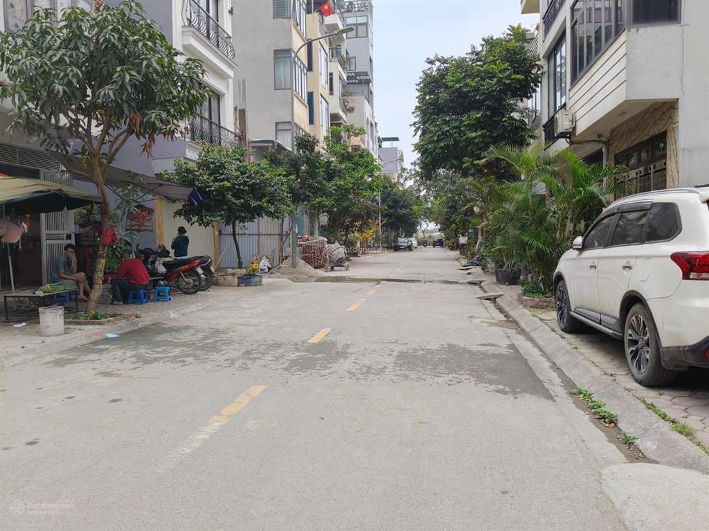Siêu phẩm đất long biên vỉa hè, ô tô tránh, dt 50m2, mt 5m. đầu tư, giữ tiền, xây ở, làm văn phòng.