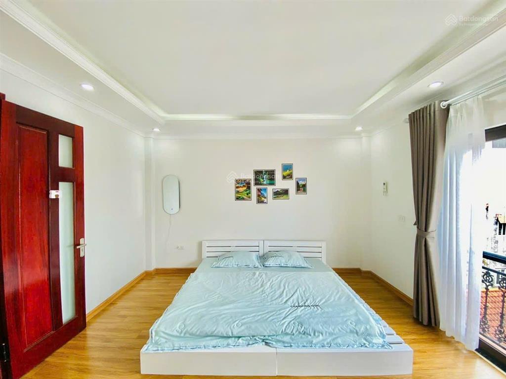 Cho thuê nhà nguyên căn ngọc thụy, full nội thất, gara ô tô, ở sướng, làm vp đẹp. giá 13tr