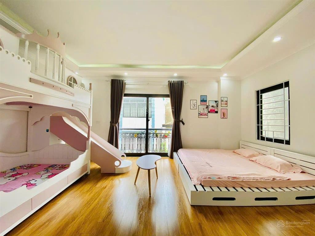 Cho thuê nhà nguyên căn ngọc thụy, full nội thất, gara ô tô, ở sướng, làm vp đẹp. giá 13tr