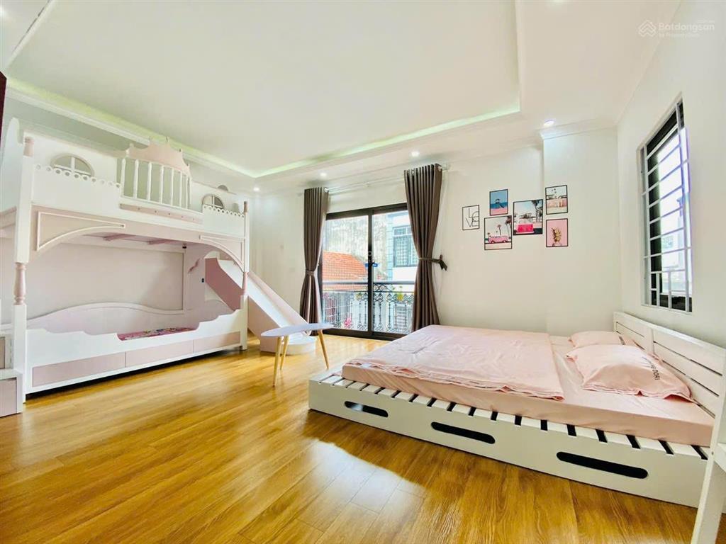 Cho thuê nhà nguyên căn ngọc thụy, full nội thất, gara ô tô, ở sướng, làm vp đẹp. giá 13tr