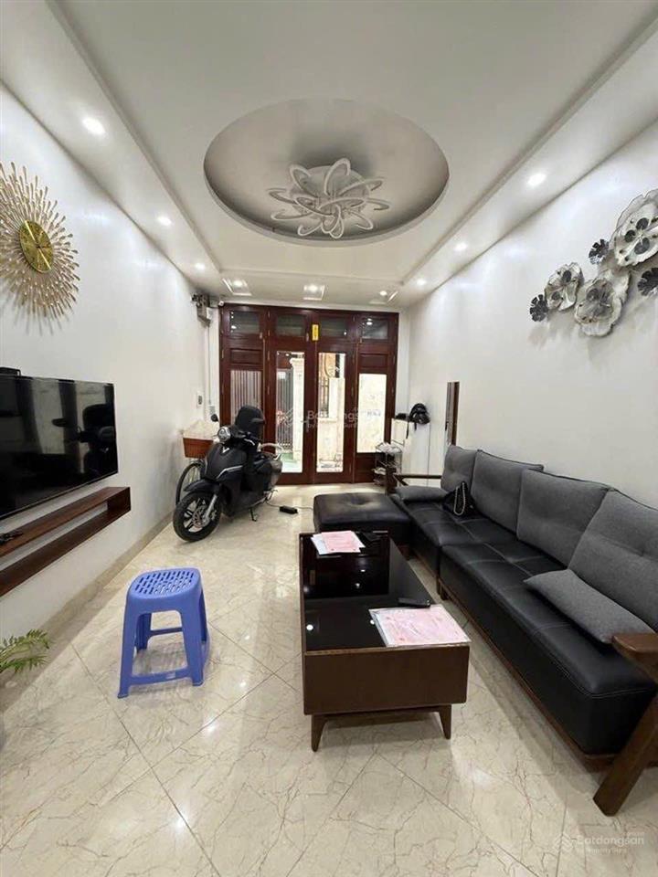 15tr/th. cho thuê nguyên căn ngọc thụy ngõ ô tô dt 40m² x 5t 4 ngủ full nt. 0856 567 ***