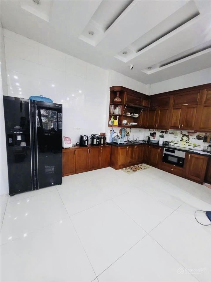 Cho thuê biệt thự sân vườn việt hưng 200m² full nội thất, làm văn phòng, ở sướng. giá 35tr