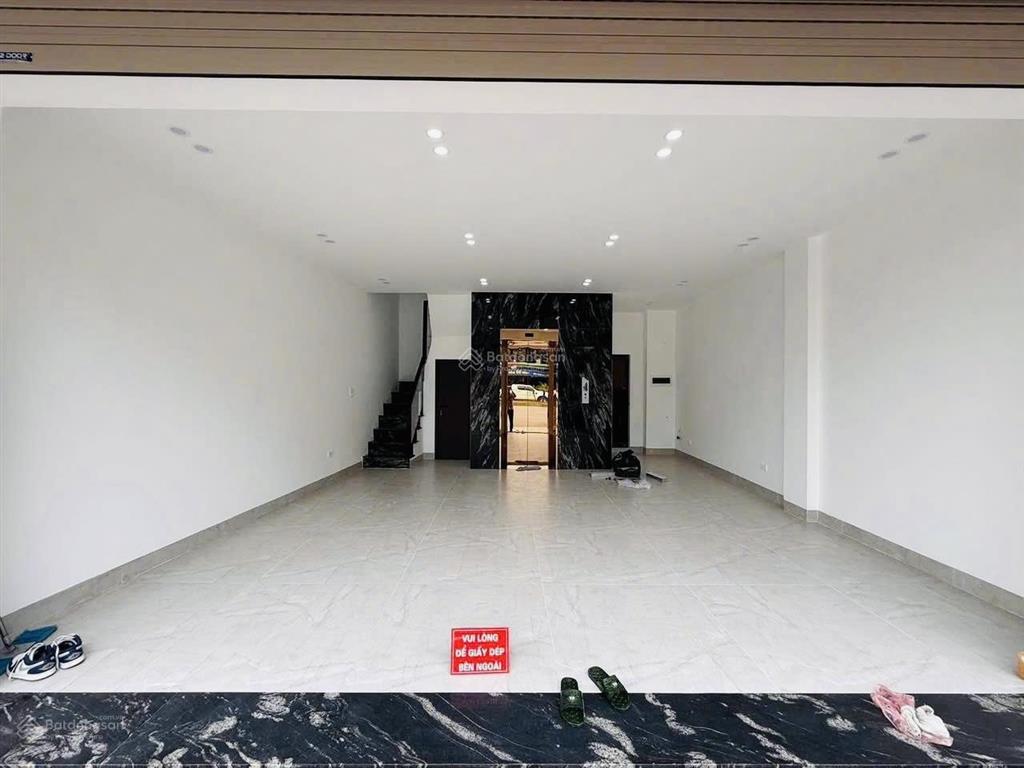 Cho thuê nguyên căn 7 tầng thang máy mặt phố hồng tiến. kinh doanh văn phòng, trung tâm tiếng anh