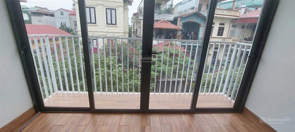 Cho thuê mp hoa lâm 100m/sàn, làm văn phòng, showroom, giá 20tr/th.