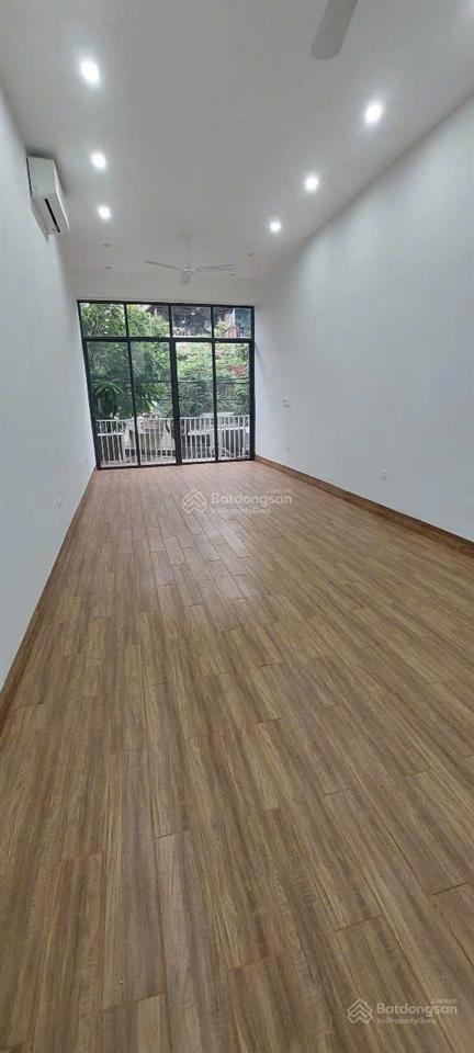 Cho thuê mp hoa lâm 100m/sàn, làm văn phòng, showroom, giá 20tr/th.