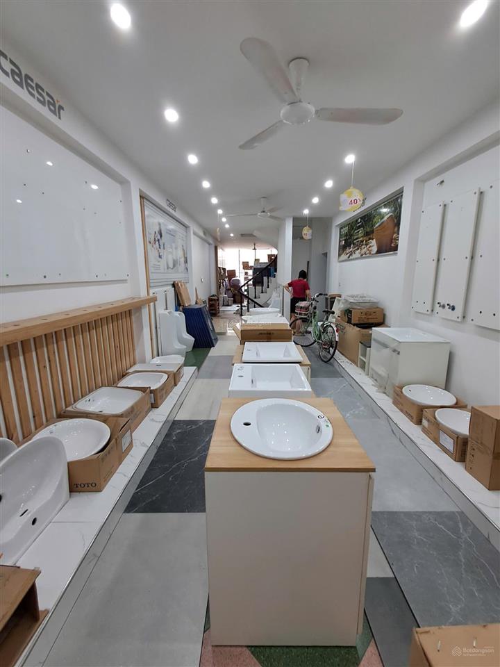 Cho thuê nguyên căn mp nguyễn văn cừ 142/sàn, mt 7.7m, vỉa hè đá bóng, làm showroom, ngân hàng.